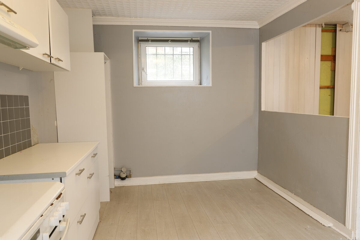 Avant - sous-sol cuisine